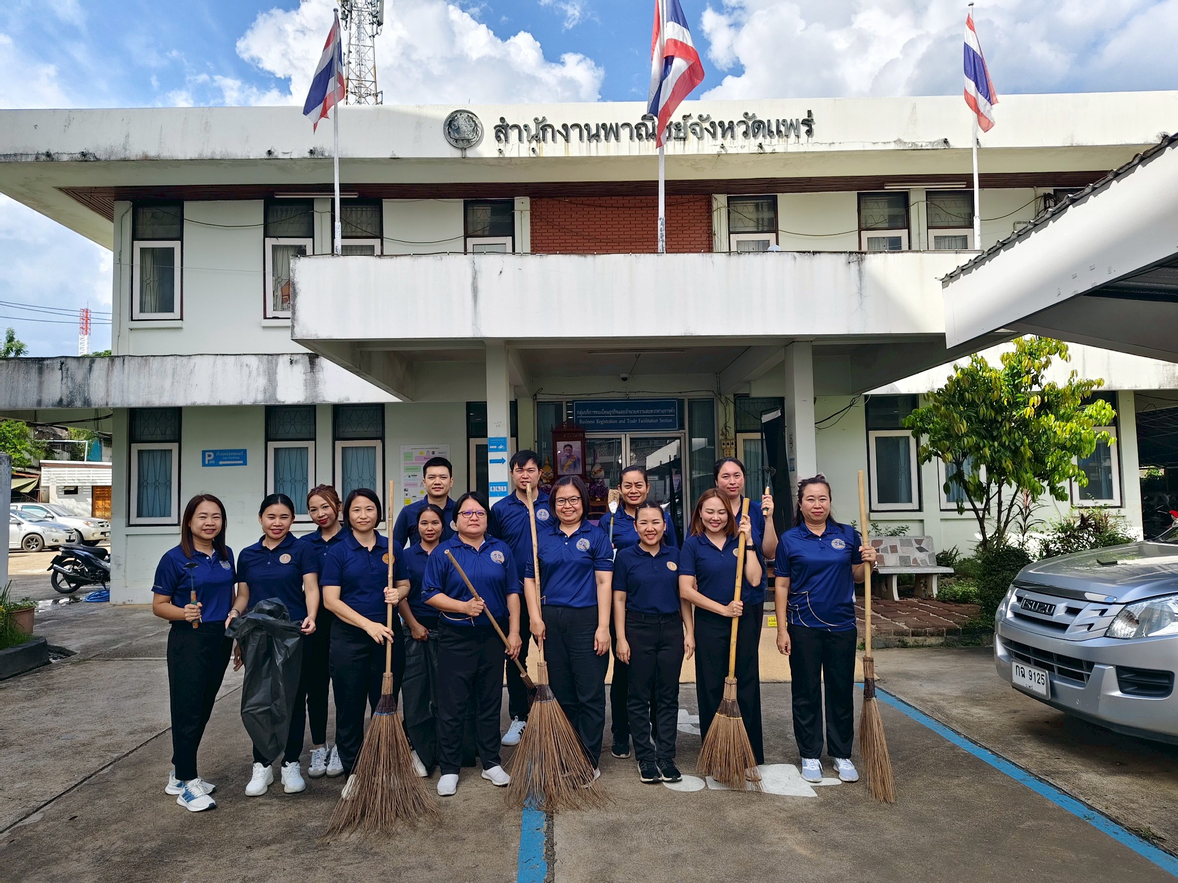 พาณิชย์แพร่ !! จัดกิจกรรม Big Cleaning Day และ Sport Day